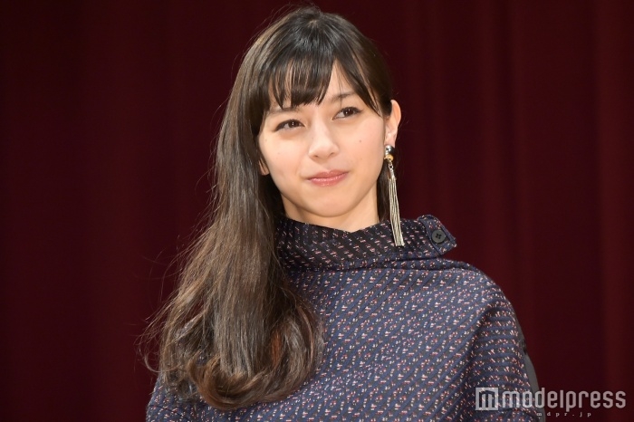 日,中条彩未,小关裕太,志尊淳为宣传《覆面系noise》惊喜现身女子高中