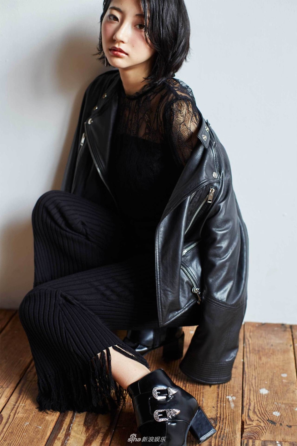 组图武田玲奈黑衣黑裙拍写真冷感美人眼神凌冽