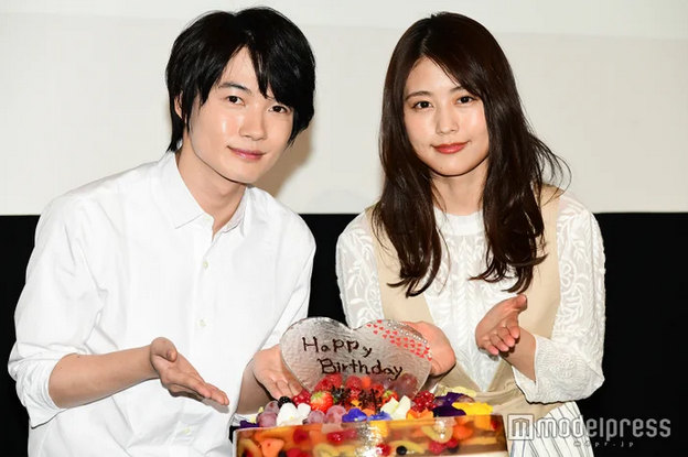 组图:神木隆之介为有村架纯准备生日惊喜 共同参加电影映前活动