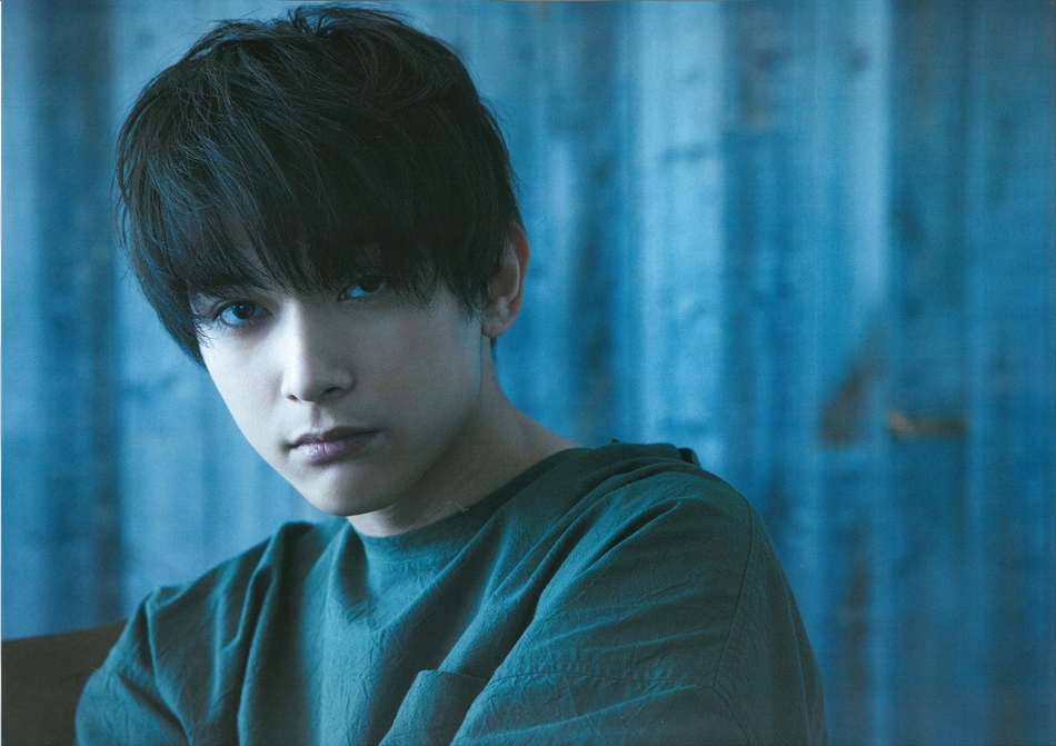 组图:吉泽亮拍摄《act 》杂志内页 演绎忧郁文艺风