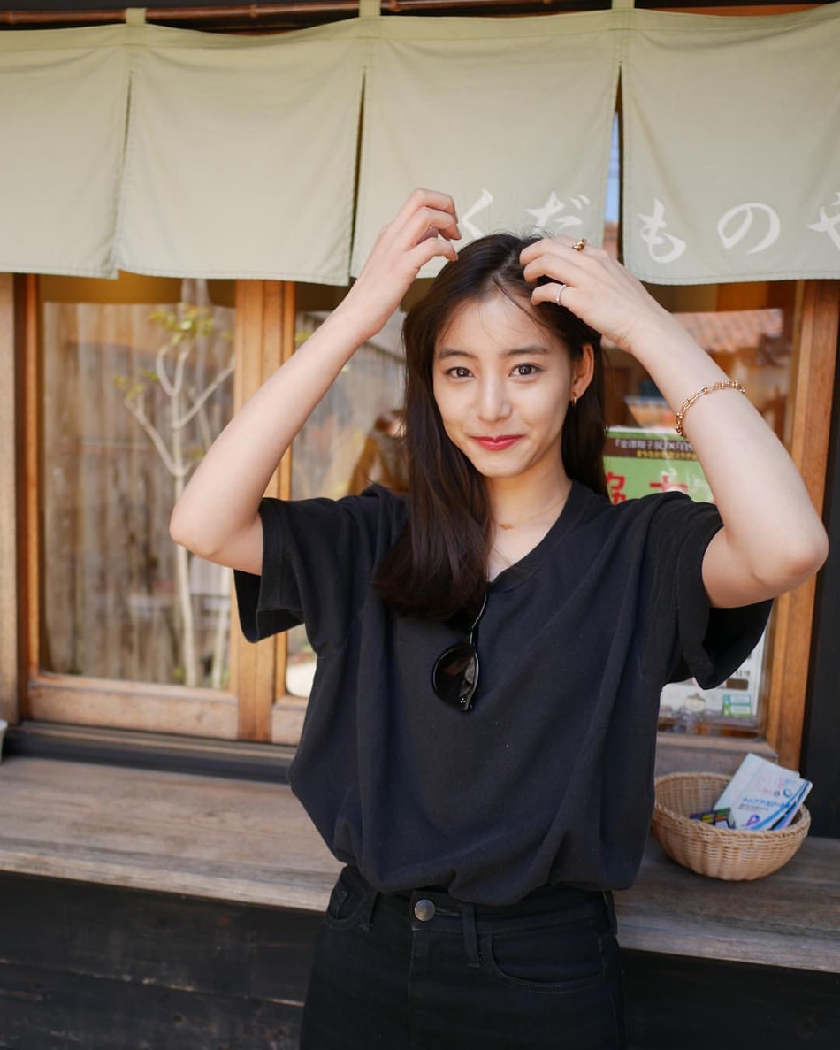 组图:新木优子ins晒出游照 魅力笑容颇具感染力_高清图集_新浪网