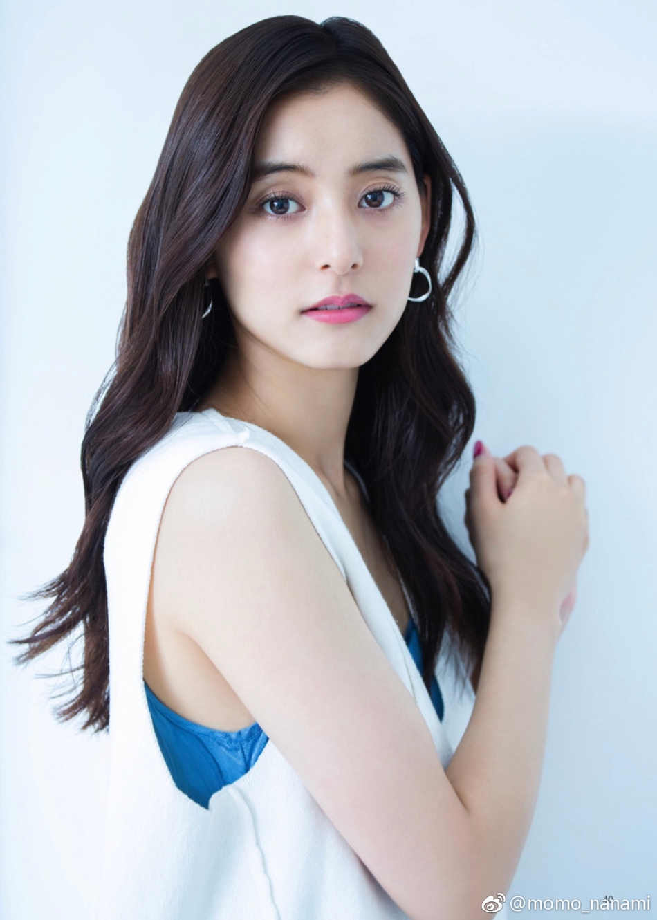 组图:新木优子登《东京walker》杂志 清爽打扮简约清新_高清图集_新浪