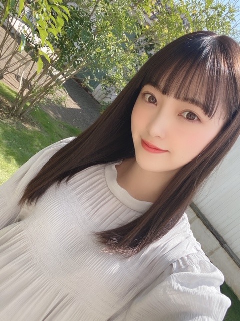 组图：堀未央奈博客分享踏青自拍 尖尖小脸纯真可爱