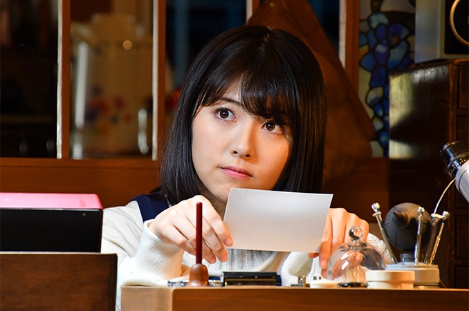 组图:《破解不在场证明》剧照曝光 滨边美波可爱笑颜来袭