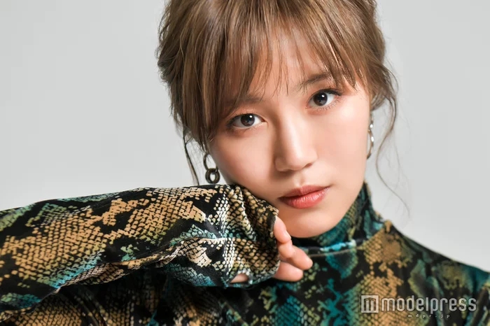 组图:e-girls鹫尾伶菜拍摄组图 身姿优雅气质不凡_高清图集_新浪网