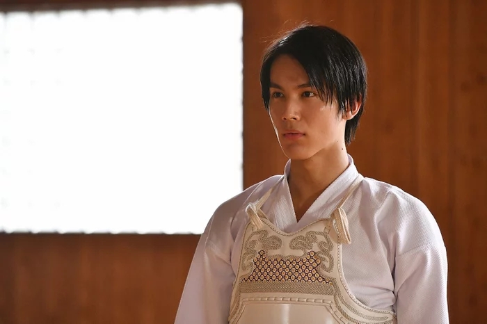 组图:《花过天晴》新剧照曝光 中川大志穿剑道服帅气无比