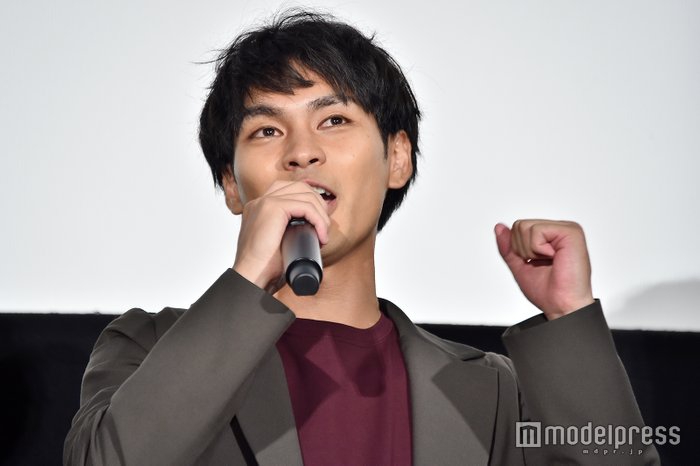 组图:柳乐优弥参加《银魂2》活动 黑发刘海少年感十足