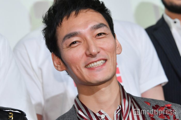 组图:草彅刚出席电影发布会 作为主要配音演员感到荣幸