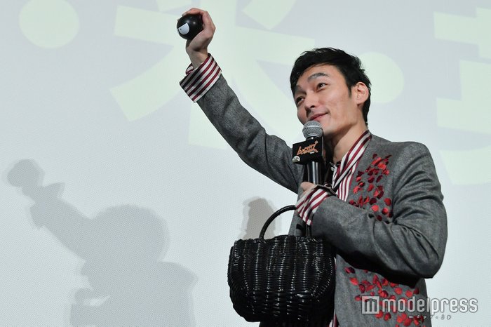 组图:草彅刚出席电影发布会 作为主要配音演员感到荣幸