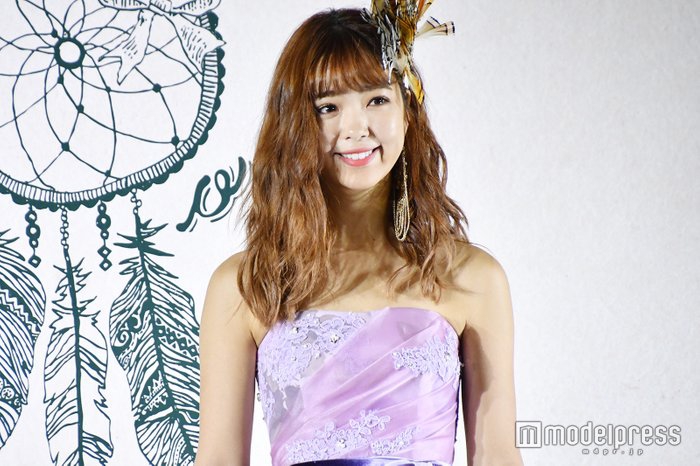 组图:藤田nicole出席婚纱展会 身着婚纱坦露自己结婚愿望