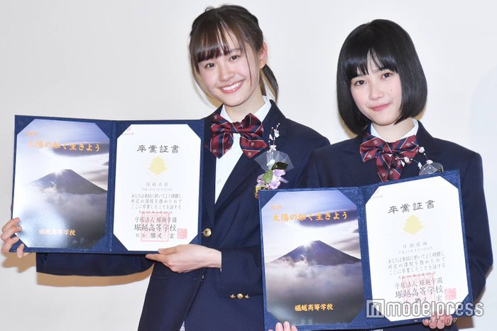 组图:井头爱海尾碕真花从堀越高校毕业 表明成为演员的目标