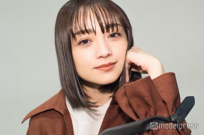 组图:安达佑实出席写真集发售纪念活动 面容姣好似花季少女