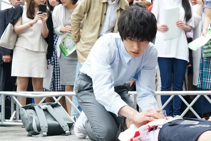 组图:山崎贤人主演日剧《好医生》播出 第一集收视率达11.5%