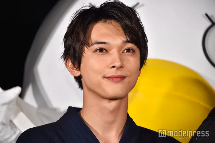 组图:吉沢亮出席《银魂2》试映会 清爽脸庞帅气十足