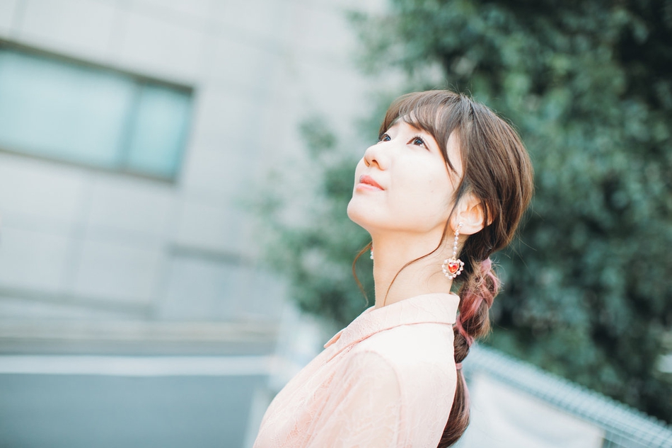 組圖：柏木由紀穿束腰裙接受採訪 笑靨如花溫柔有氣質