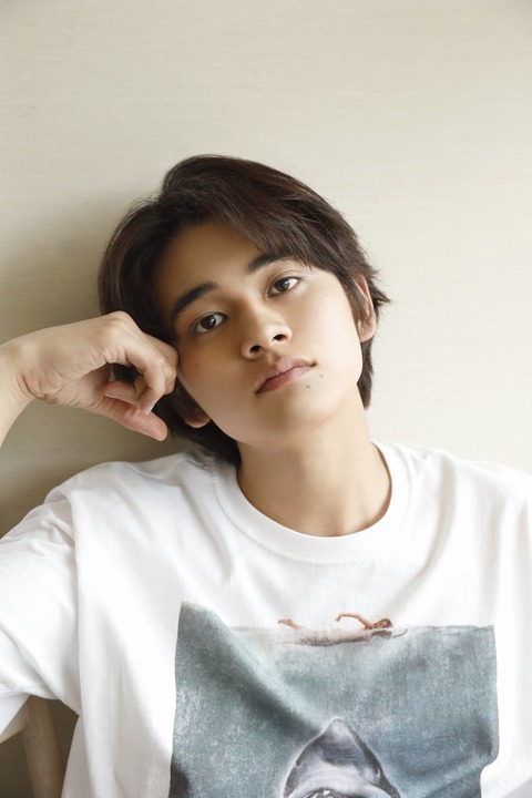 组图:北村匠海首本写真集9月发售 呈现与平日作品中不同的表情