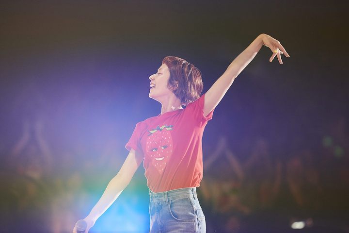 组图:木村kaela举行演唱会 披露新曲《草莓》