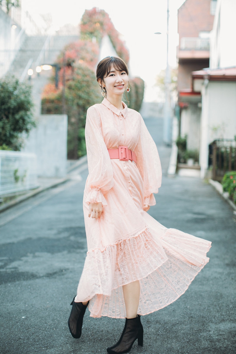 組圖：柏木由紀穿束腰裙接受採訪 笑靨如花溫柔有氣質