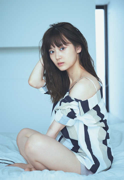 组图:乃木坂46山下美月穿睡衣秀美腿 展露少女小性感