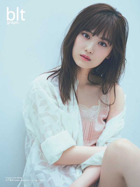 组图:乃木坂46山下美月穿睡衣秀美腿 展露少女小性感