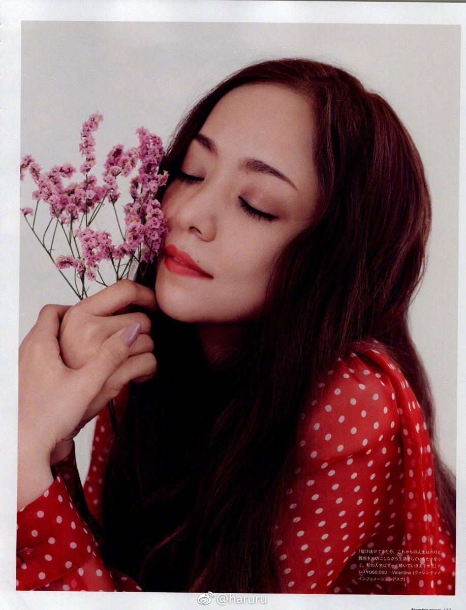 新浪娱乐讯 安室奈美惠日前登《numéro》杂志9月封面,畅谈自己的生活