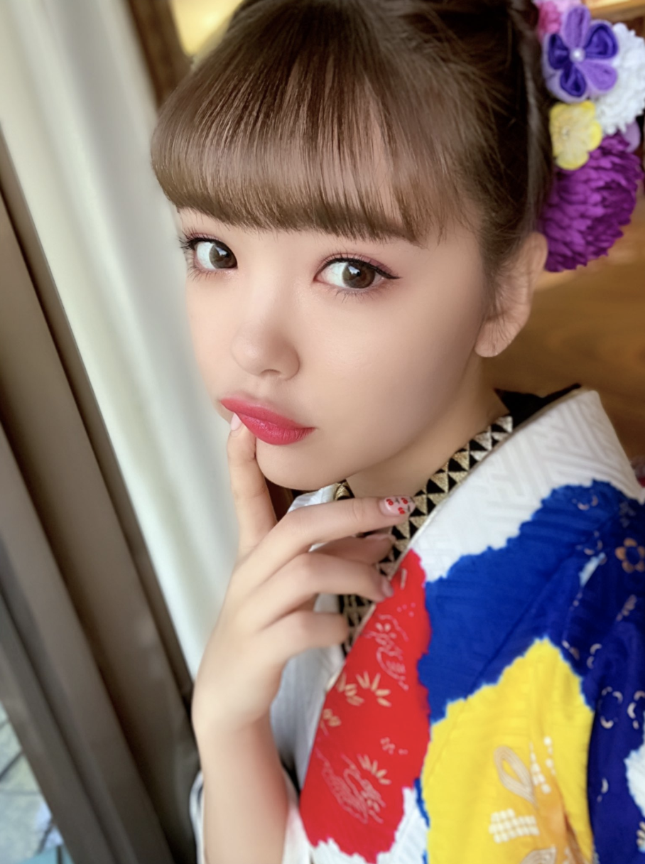 组图:藤田妮可晒浴衣照片 色彩缤纷少女感十足