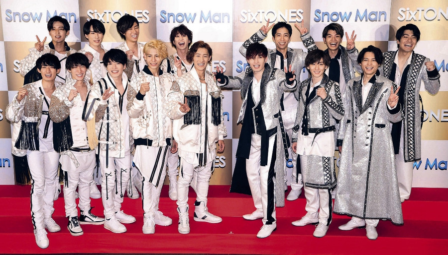 组图:杰尼斯两个组合同时出道 所属成员笑容灿烂心情好