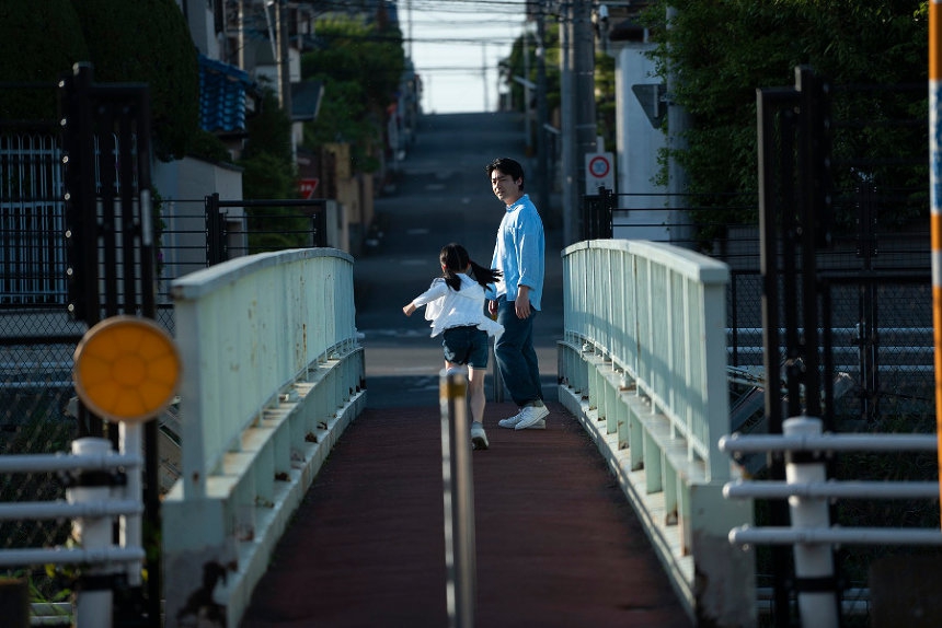 组图：秦基博新曲《在る》PV解禁 山田孝之出演单亲爸爸