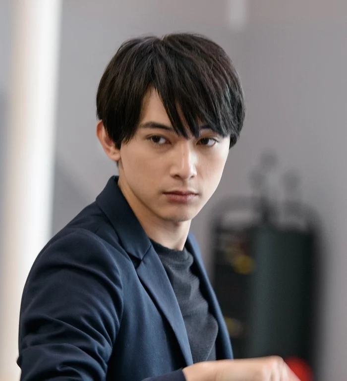 组图吉沢亮主演giver剧照曝光演绎冷酷美型眼镜男