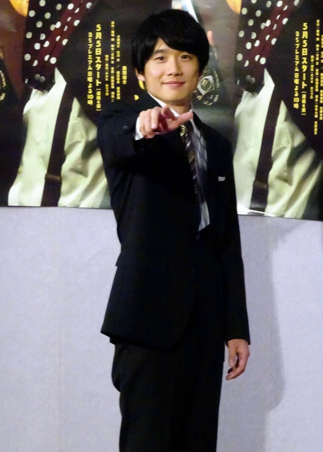 组图:风间俊介出席nhk日剧试映会 举刑警标准手势_高清图集_新浪网