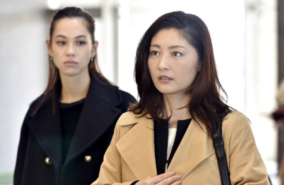 组图日版傲骨贤妻发布剧照常盘贵子美貌不减当年