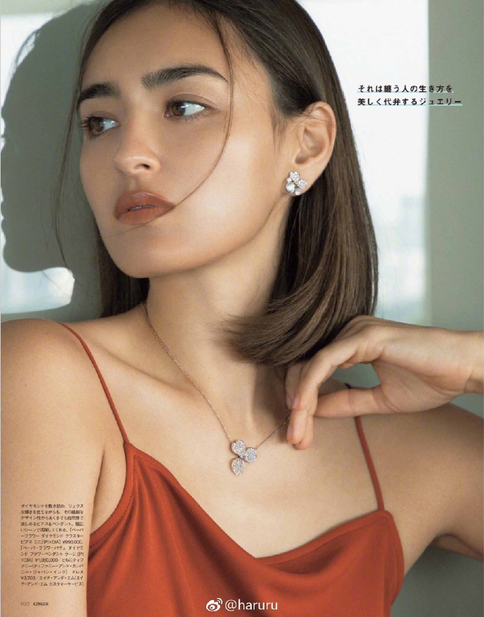 组图:长谷川润拍摄杂志内页 简约珠宝衬托优雅气质