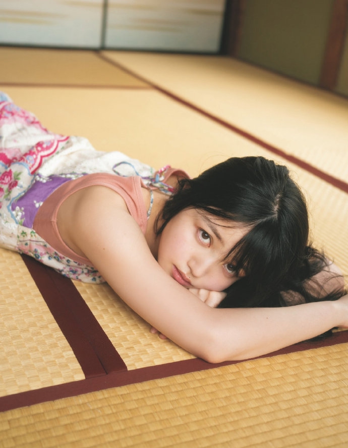 组图:乃木坂46久保史绪里拍摄杂志 身着制服清纯可爱