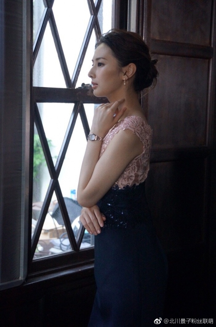 组图:女星北川景子更新博客 晒幕后照明星气质强_高清图集_新浪网