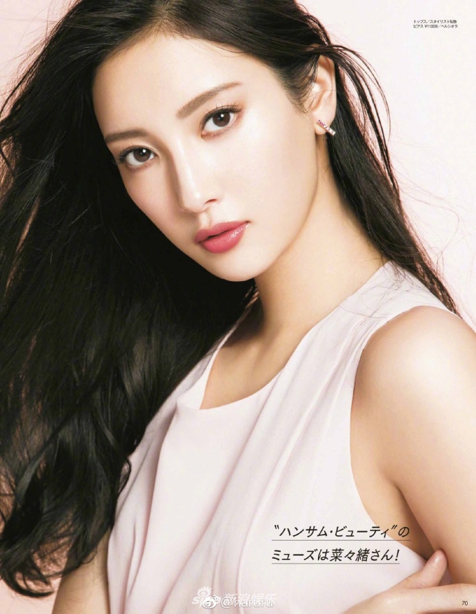 组图:菜菜绪登时尚杂志封面 气质女神展现完美肌肤