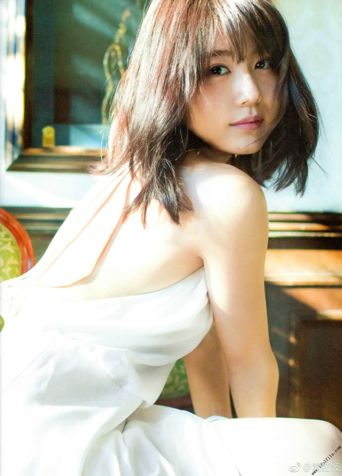 组图:有村架纯登封面露美背 高开叉长裙秀修长美腿_高清图集_新浪网