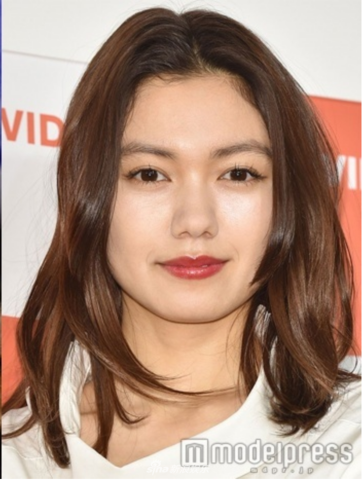 3 / 4 新浪娱乐讯 日本艺人知惠美日前发出与二阶