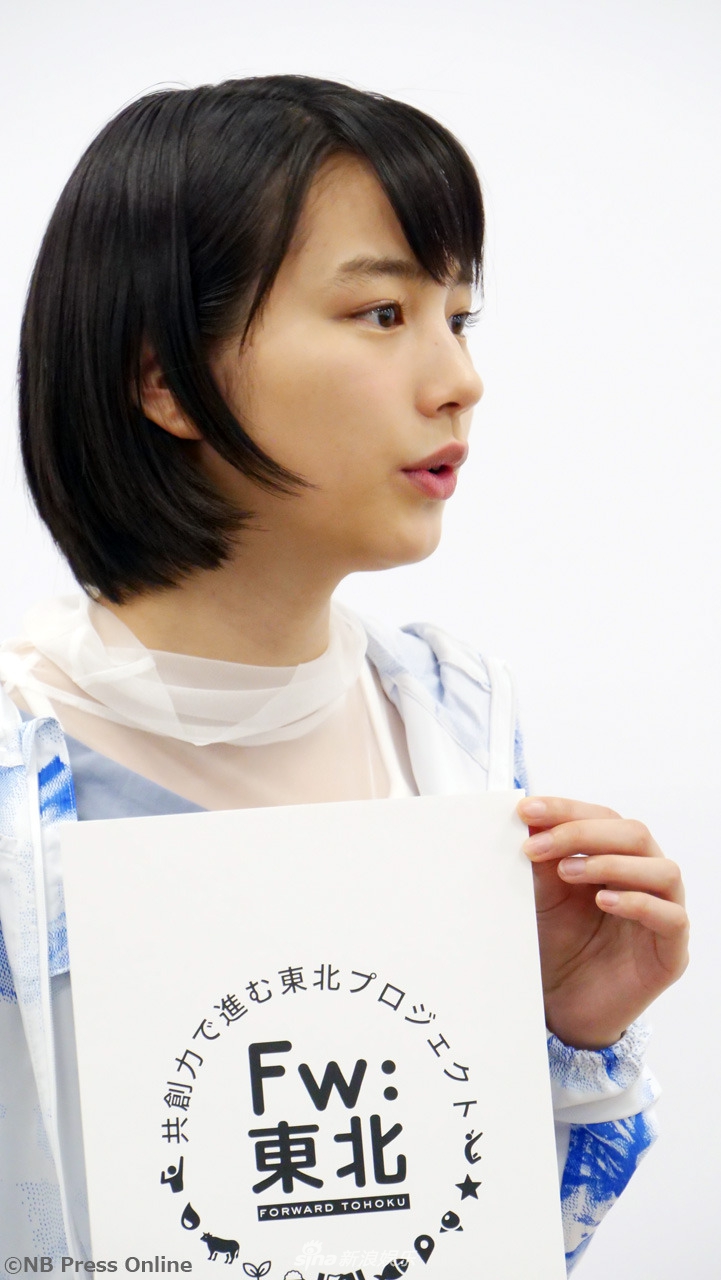 组图女星能年玲奈参加活动清纯短发笑容自然温婉