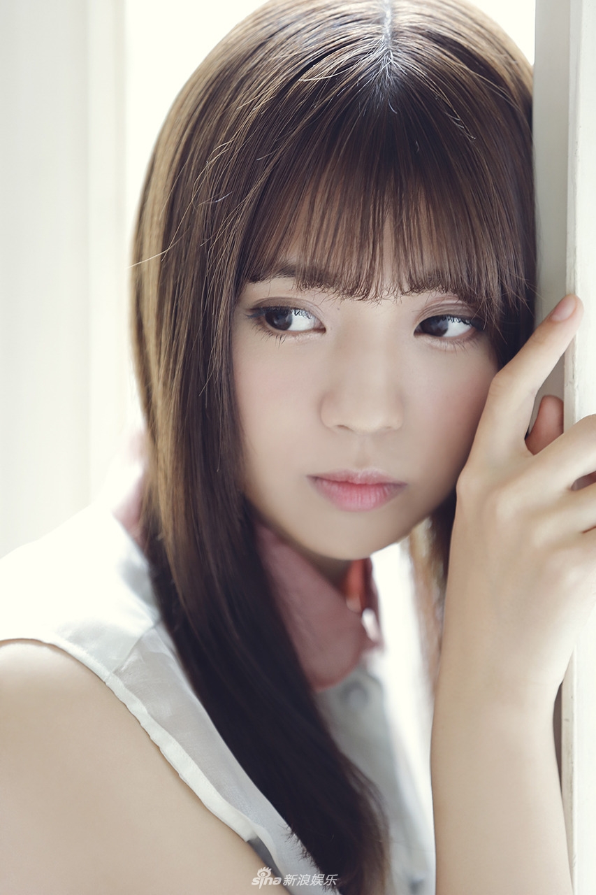 欅坂46小林由依居家写真曝光 透明感溢出屏幕