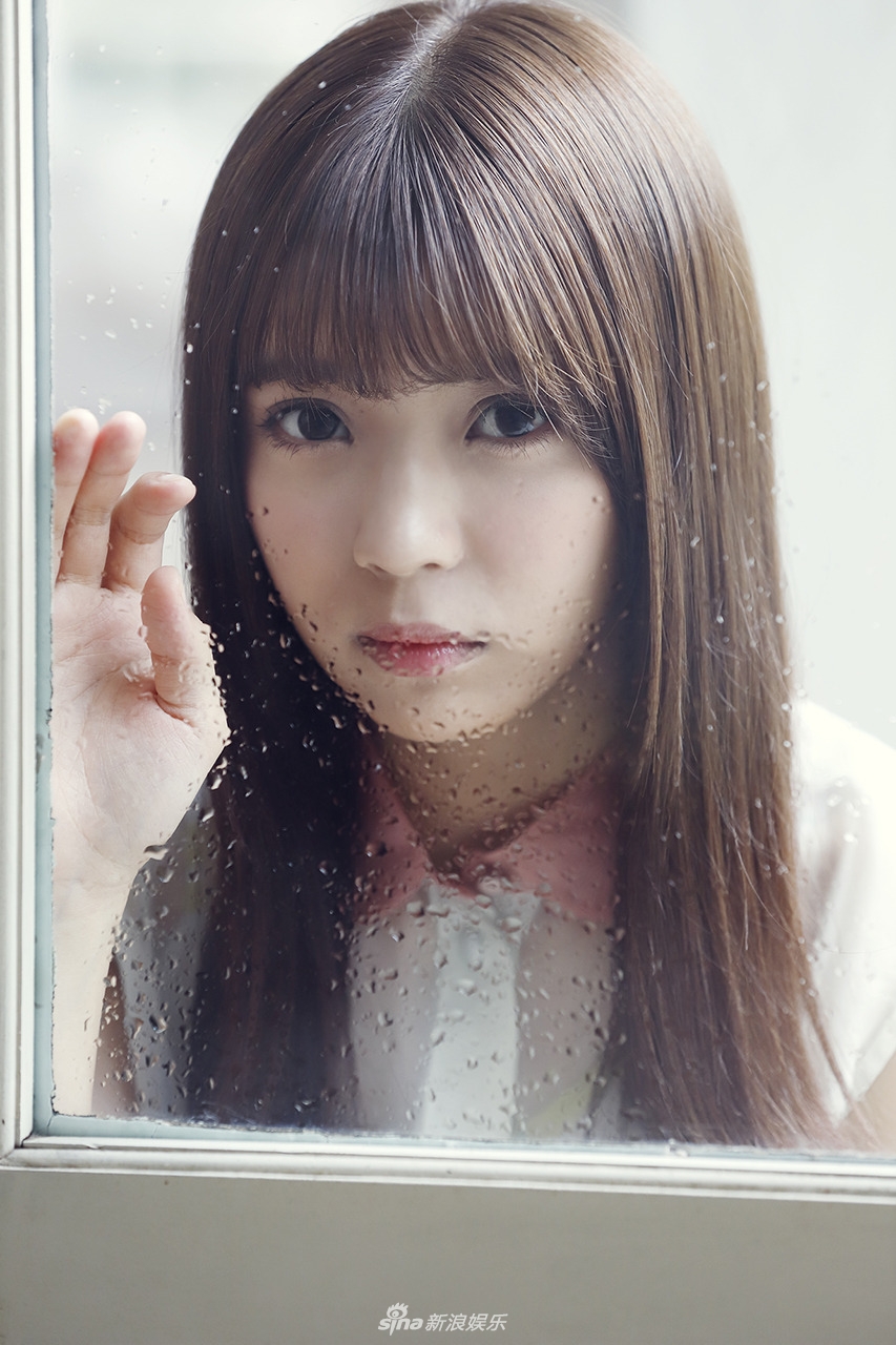 欅坂46小林由依居家写真曝光 透明感溢出屏幕