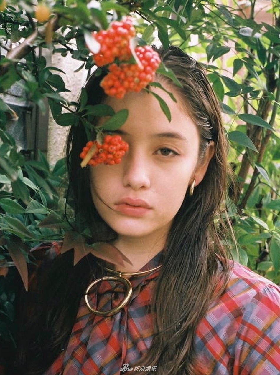 组图混血模特琉花luka拍摄写真演绎复古时髦造型