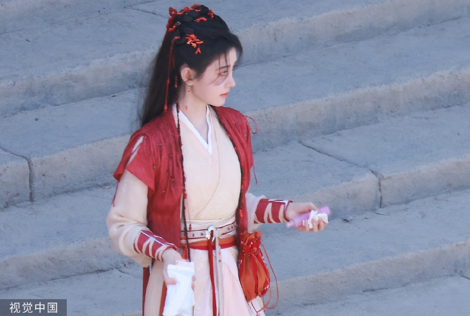 组图：鞠婧祎《仙剑奇侠传4》新路透古装扮相灵动明艳第1张图片