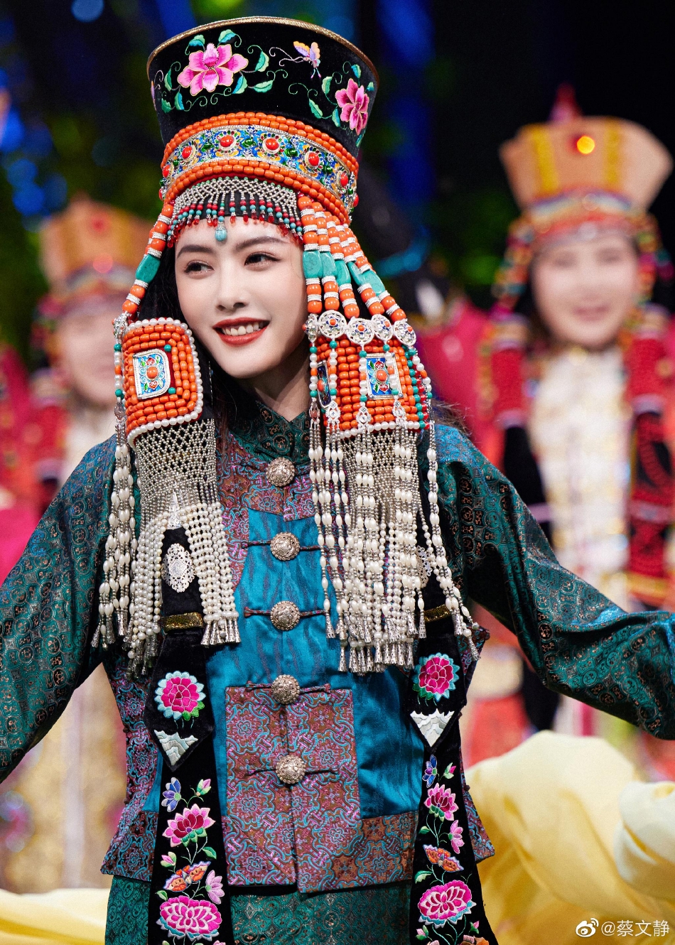蒙古族服饰照片图片