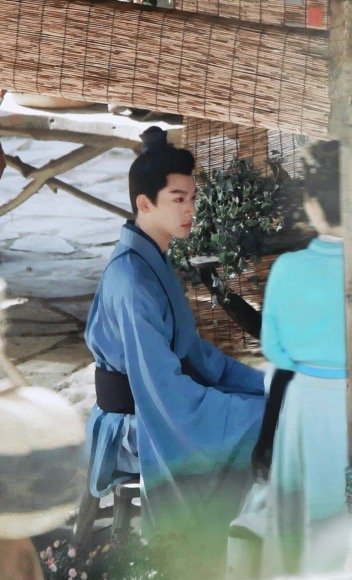 组图：张晚意《长相思》路透曝光古装扮相端正俊朗第3张图片