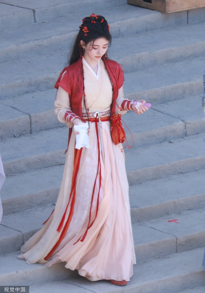 组图：鞠婧祎《仙剑奇侠传4》新路透古装扮相灵动明艳第4张图片
