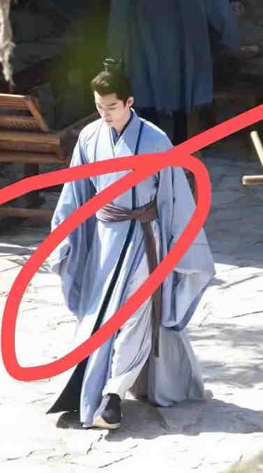 组图：张晚意《长相思》路透曝光古装扮相端正俊朗第1张图片