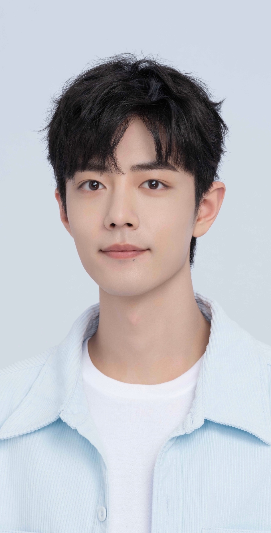 组图:网友晒肖战新公式照 薄荷绿色系搭配干净清爽大男生