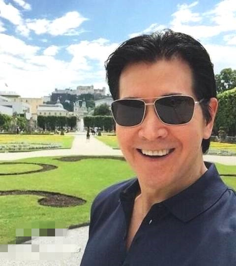 组图:费翔近照曝光久未露面蓄起胡须 眉目冷峻略显沧桑_高清图集_新浪