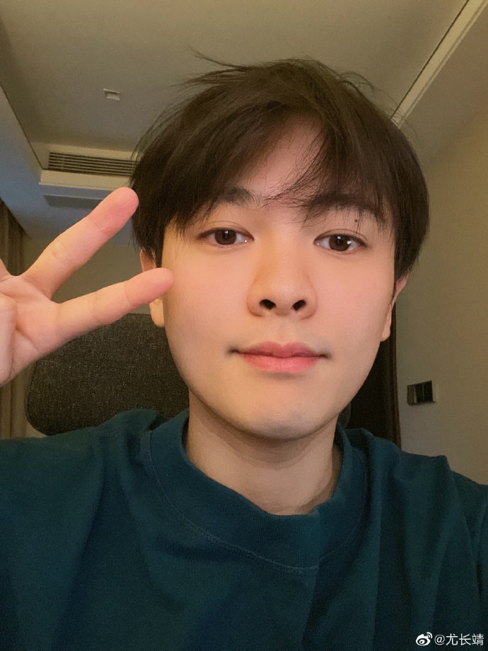 组图：《偶像练习生》决赛四周年陈立农黄明昊林彦俊等发文纪念