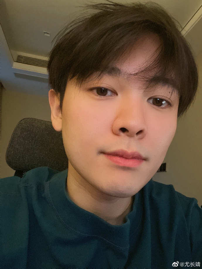 组图：《偶像练习生》决赛四周年陈立农黄明昊林彦俊等发文纪念